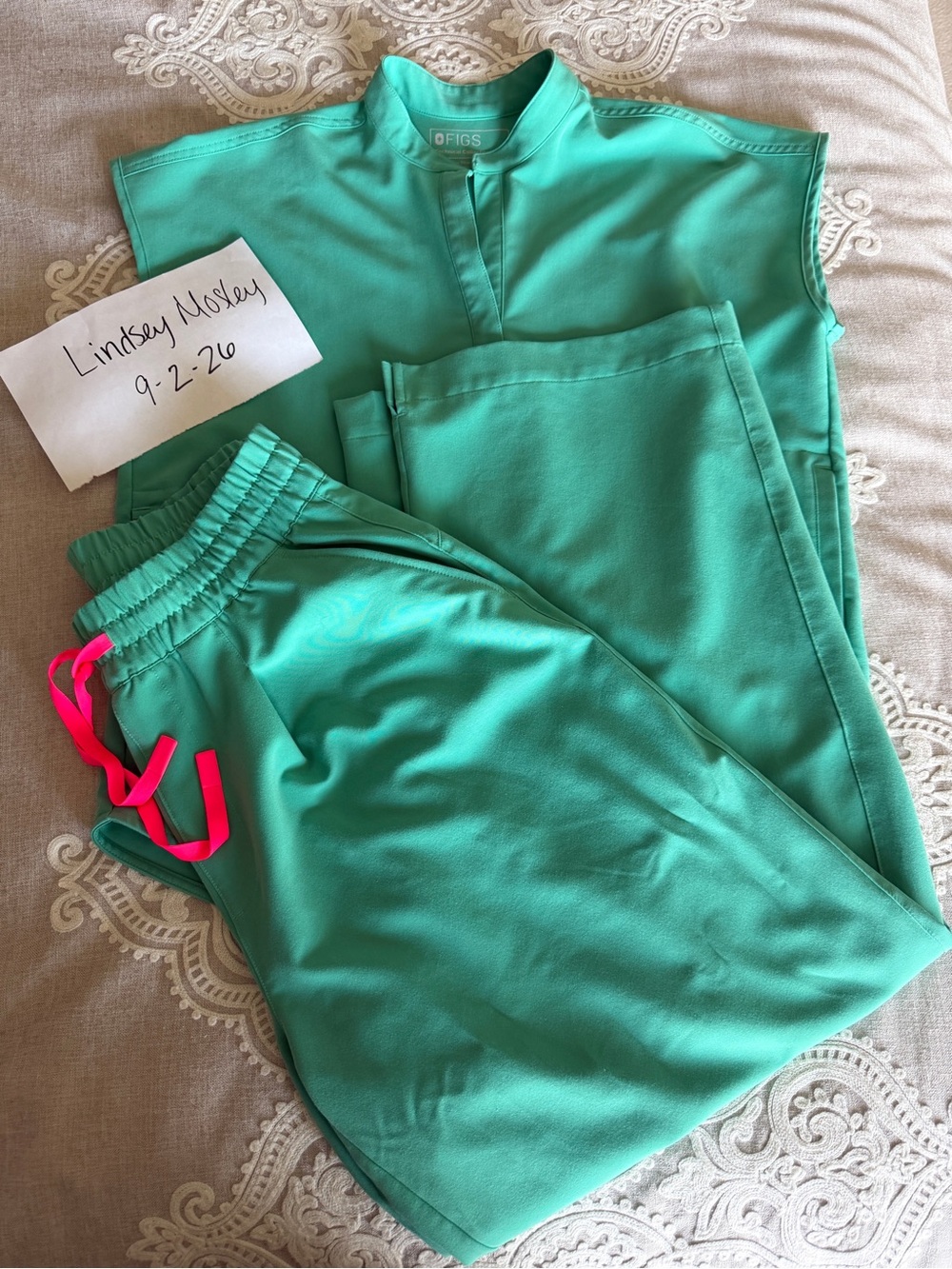 Figs Women's Surgical Green Scrub Set Shelby Pant Large and Rafaela Top Small